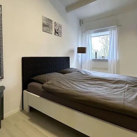 Huus An't Doerpsdiek Holiday home Krummhoern