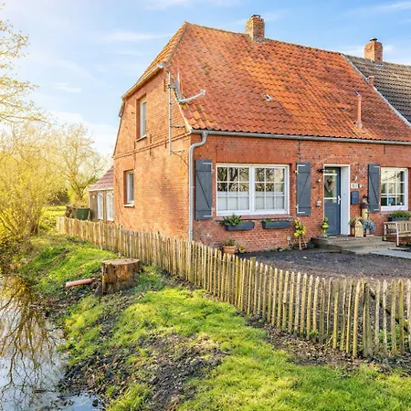 Huus An't Doerpsdiek Feriehus *