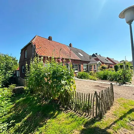 Huus An't Doerpsdiek * Krummhörn